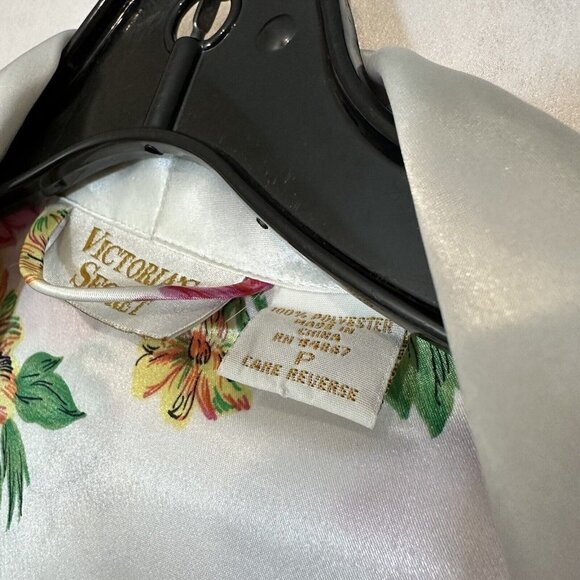 Vintage VICTORIA’S SECRET Women’s Robe Ivory Pink Red Floral Satin Size M/L - Picture 4 of 7